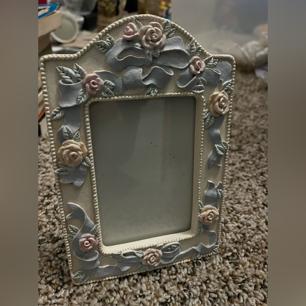 Vintage-Inspired Floral Picture Frame